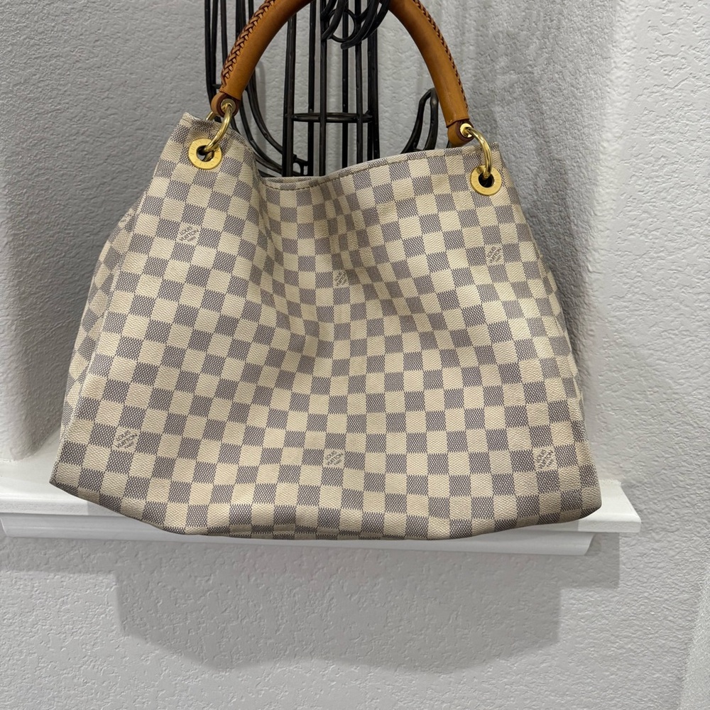 Louis Vuitton Artsy Handbag Damier MM